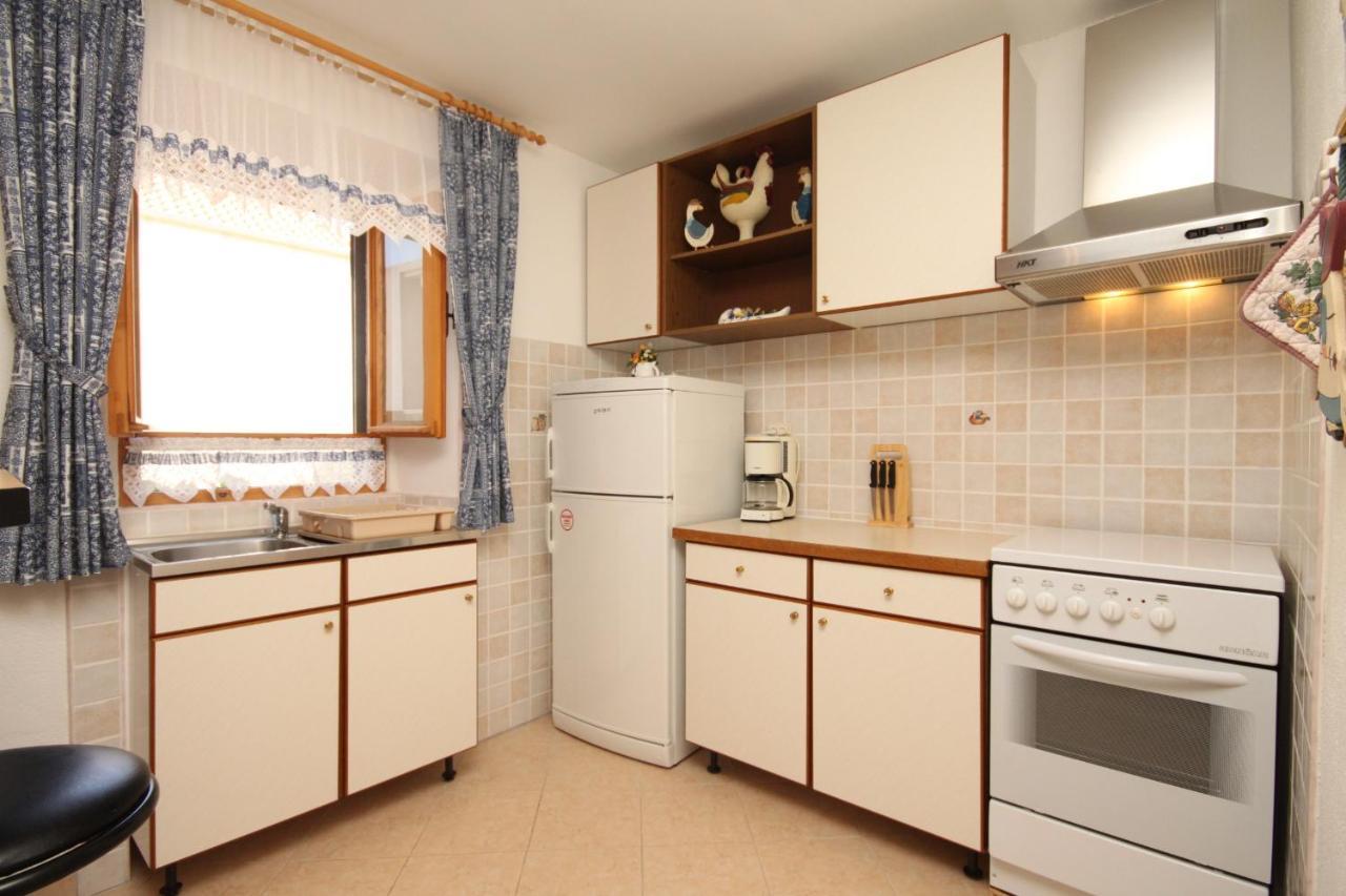 Apartments With A Parking Space Sali, Dugi Otok - 8084 Bagian luar foto